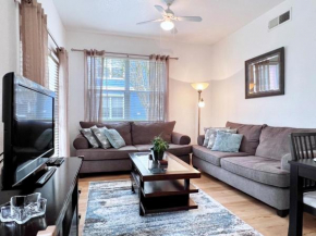 Lovely Family Townhome in Great Location-2200SCD townhouse